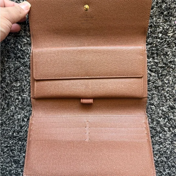 Louis Vuitton Monogram Wallet - Picture 5 of 9